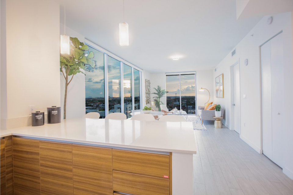 2500 Biscayne- 1 Bed 1Bath, 947 Sqft End Unit